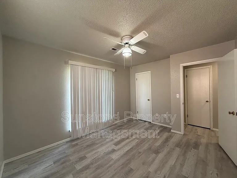 308 W Austin St — Photo 8