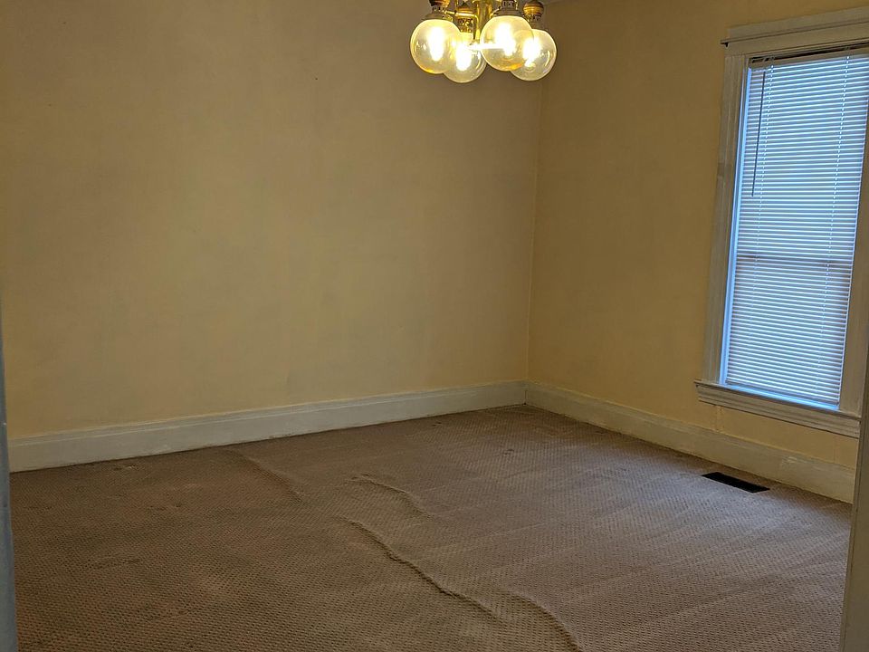 2nd image of 2814 15th Ave S