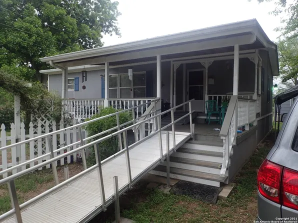 1590 ALAMO BEACH RD, Pipe Creek, TX 78063