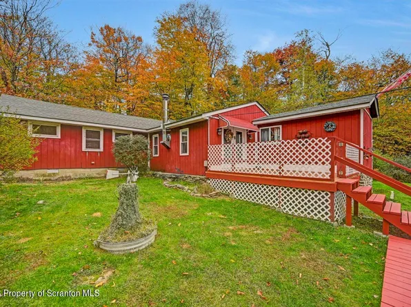 191 Campfire Ln, Gouldsboro, PA 18424