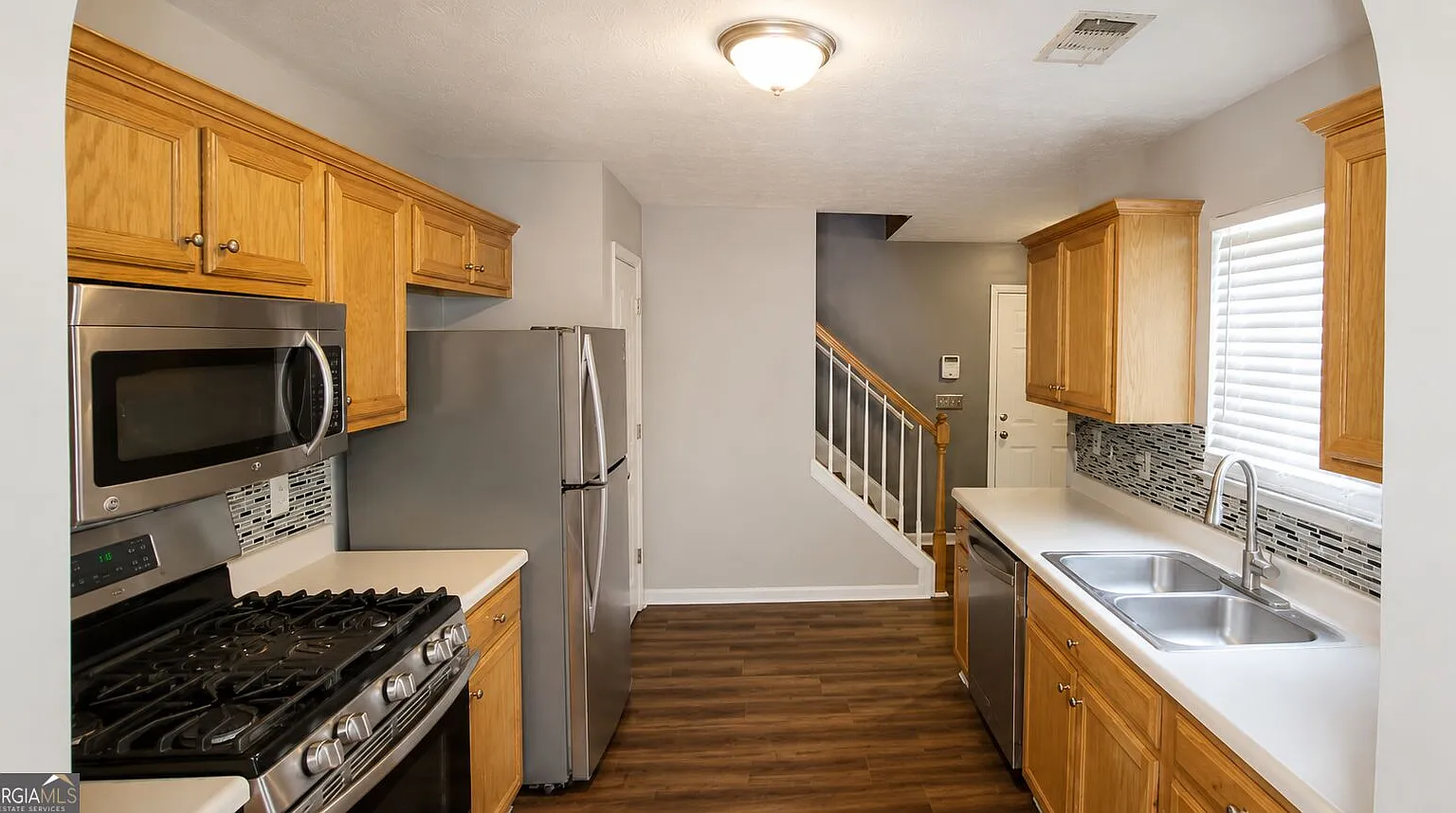 3 bed, 2.0 bath, 1725 sqft, $1,900 — Photo 4