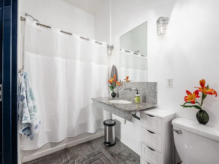 60 E Spring St #105 — Photo 6