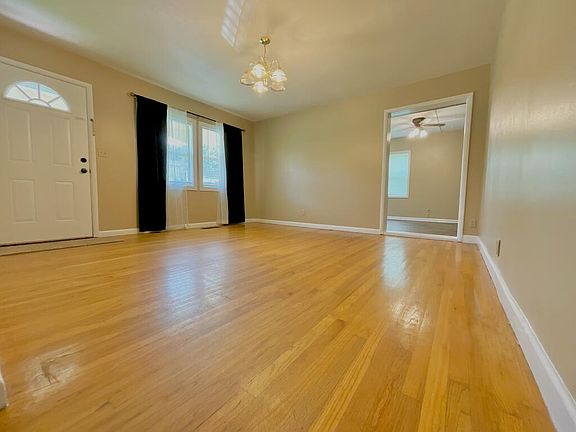 5th image of 516 Cherry St