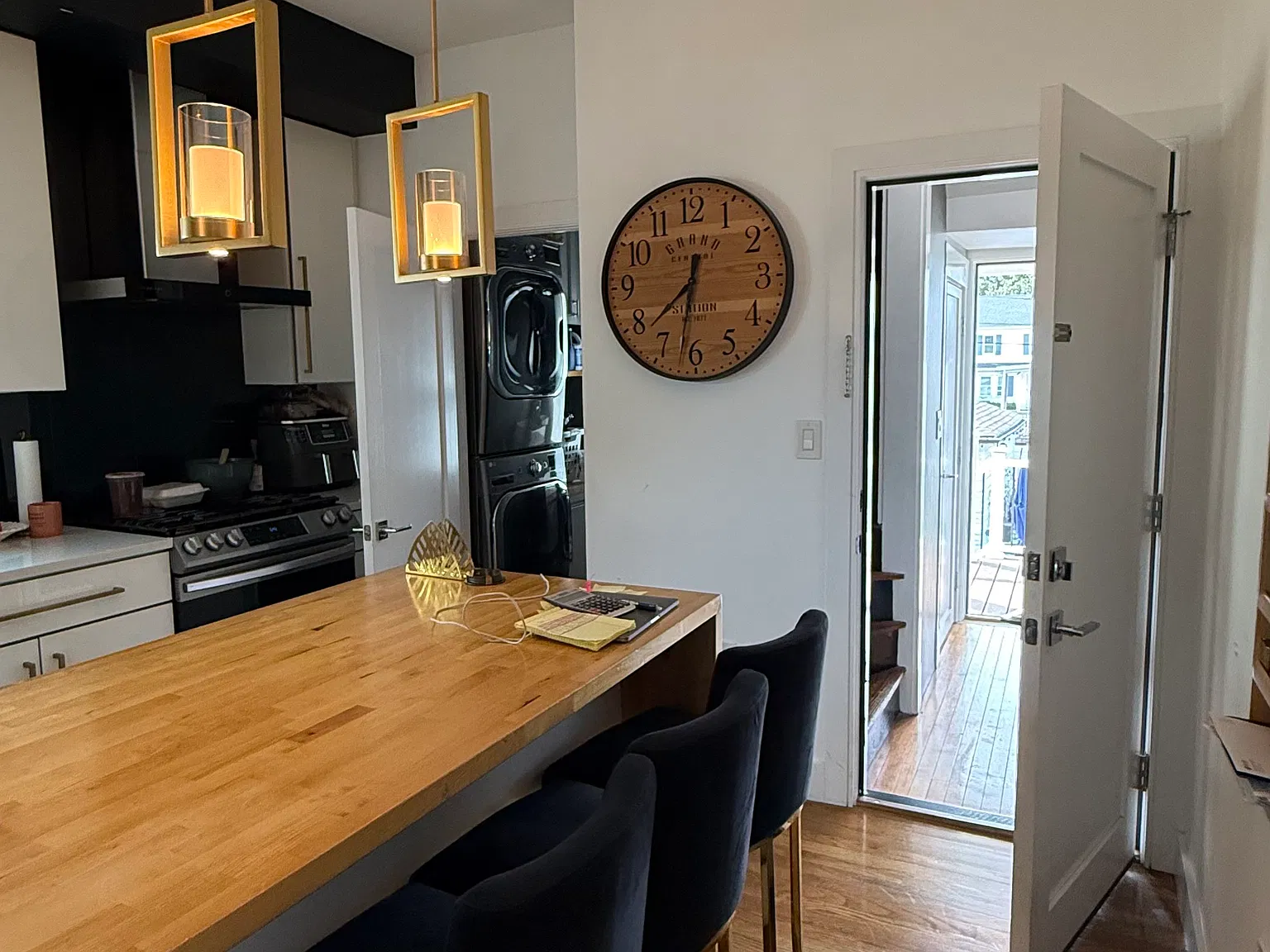 3 bed, 1100 sqft, $3,250 — Photo 3