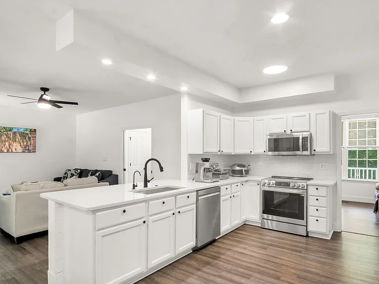 717 Lantern Pl — Photo 17