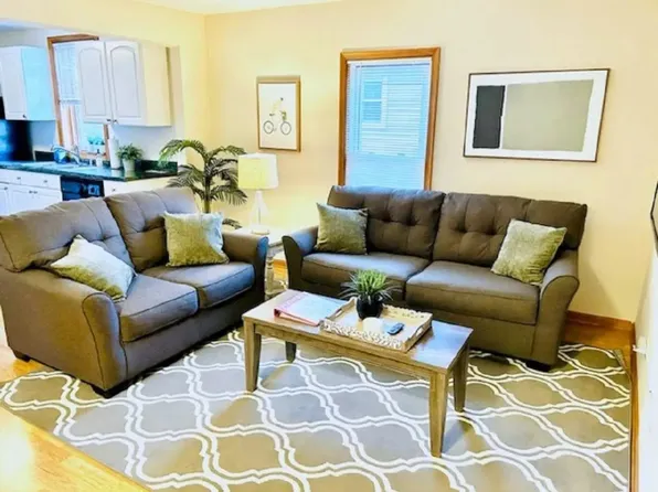 301 W Park Ave APT 2, Libertyville, IL 60048