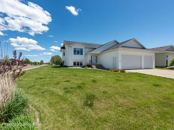 882 15th Ave E, Dickinson, ND 58601