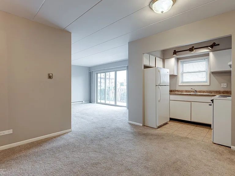 Marengo Place Apartments — Photo 8