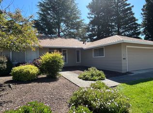 6589 Meadowridge Dr, Santa Rosa, CA 95409