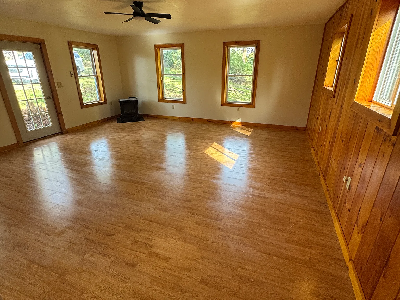 1 bed, 1012 sqft, $1,350 — Photo 2