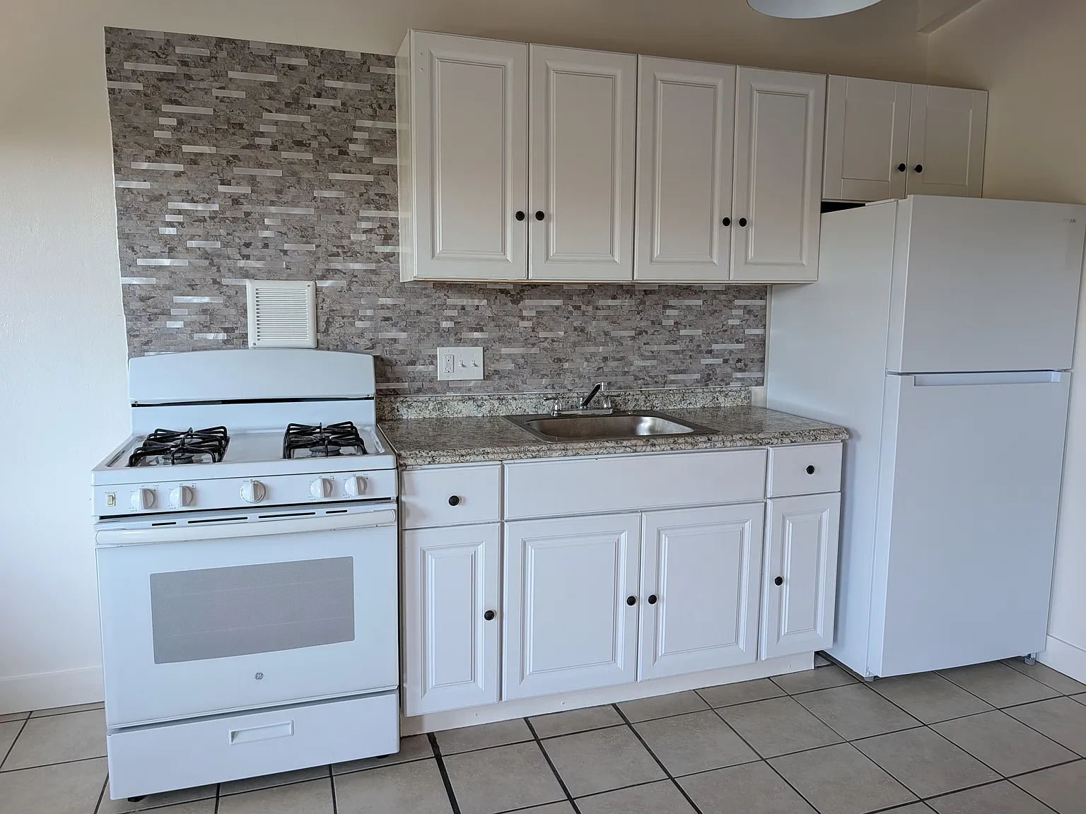 1 bed, 500 sqft, $1,800 — Photo 2