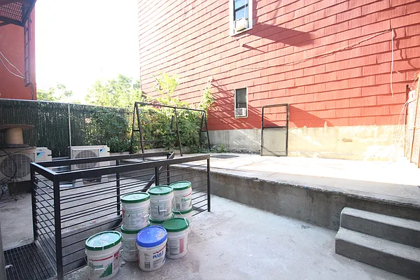 Rented by Nooklyn NYC LLC | media 92