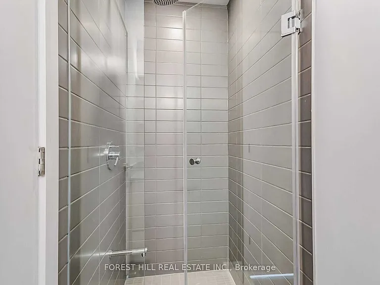2221 Yonge St #5703 — Photo 10