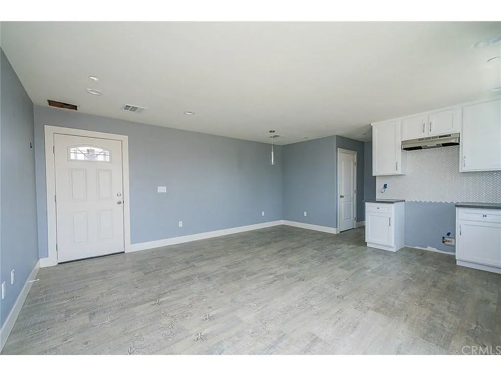Building Photo - 6406 S San Pedro St