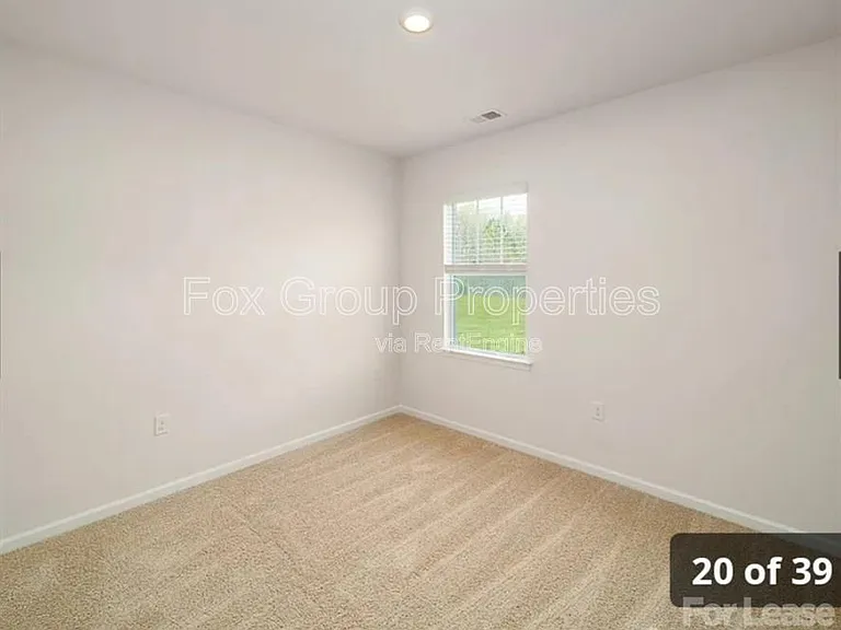132 Scotsway Ct — Photo 15