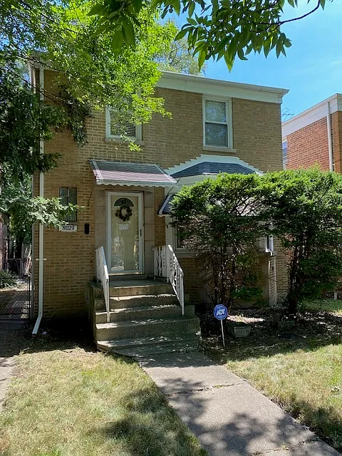 8029 S Maplewood Ave photo 1