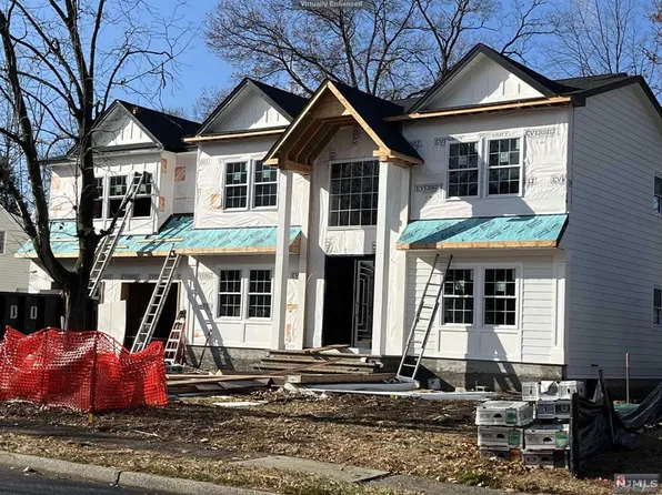 519 Green Valley Rd, Paramus, NJ 07652