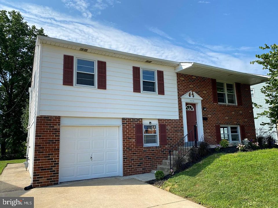1st image of 304 Corval Pl