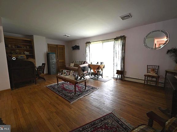 3rd image of 230 Burrs Rd