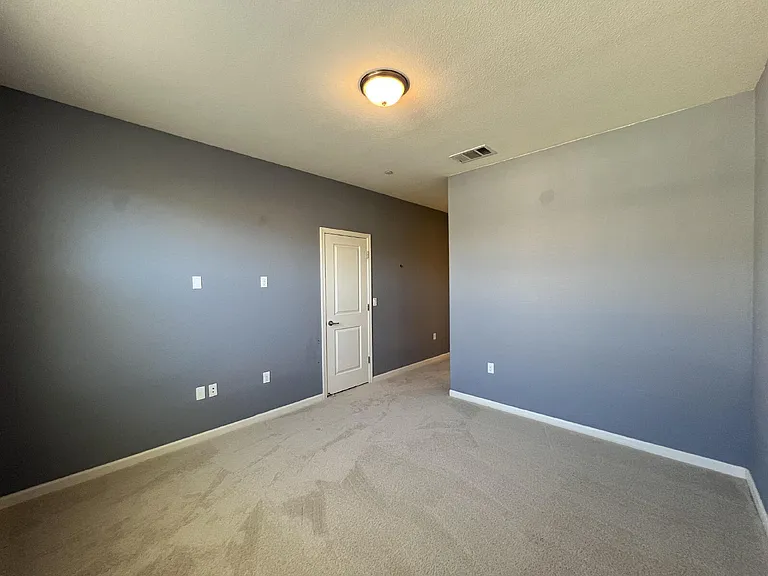 2762 Ferrara Cir — Photo 28