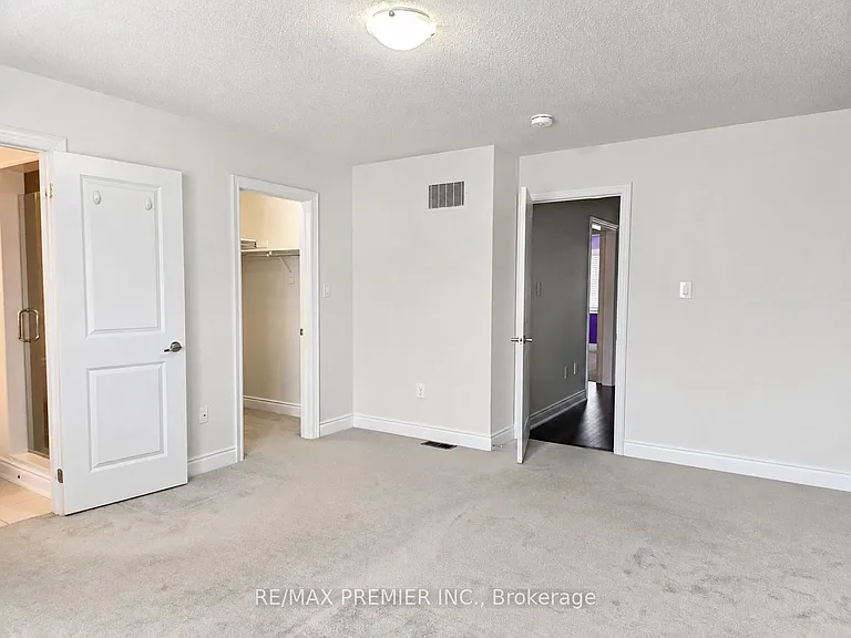 34 Arnold Cres — Photo 12
