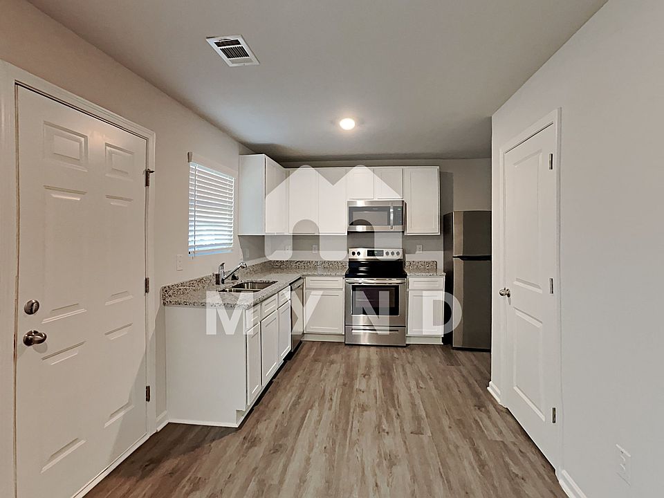 1st image of 1824 Carrington Dr