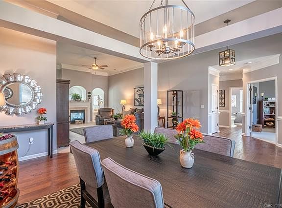 4th image of 7568 Woodcrest Dr