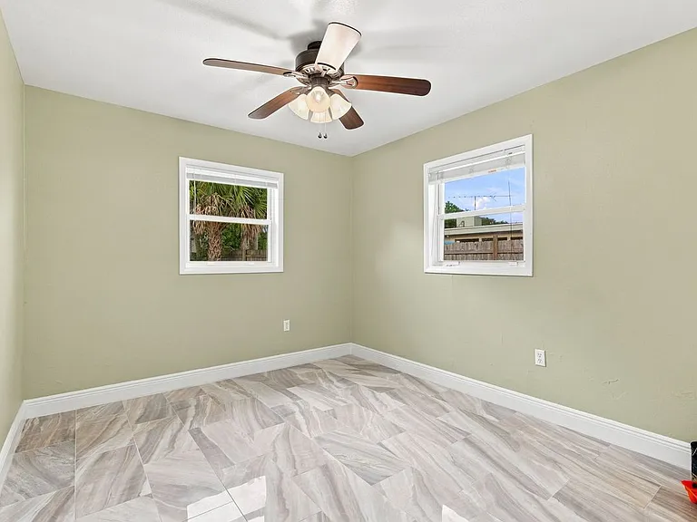 2267 Robinhood Dr — Photo 9