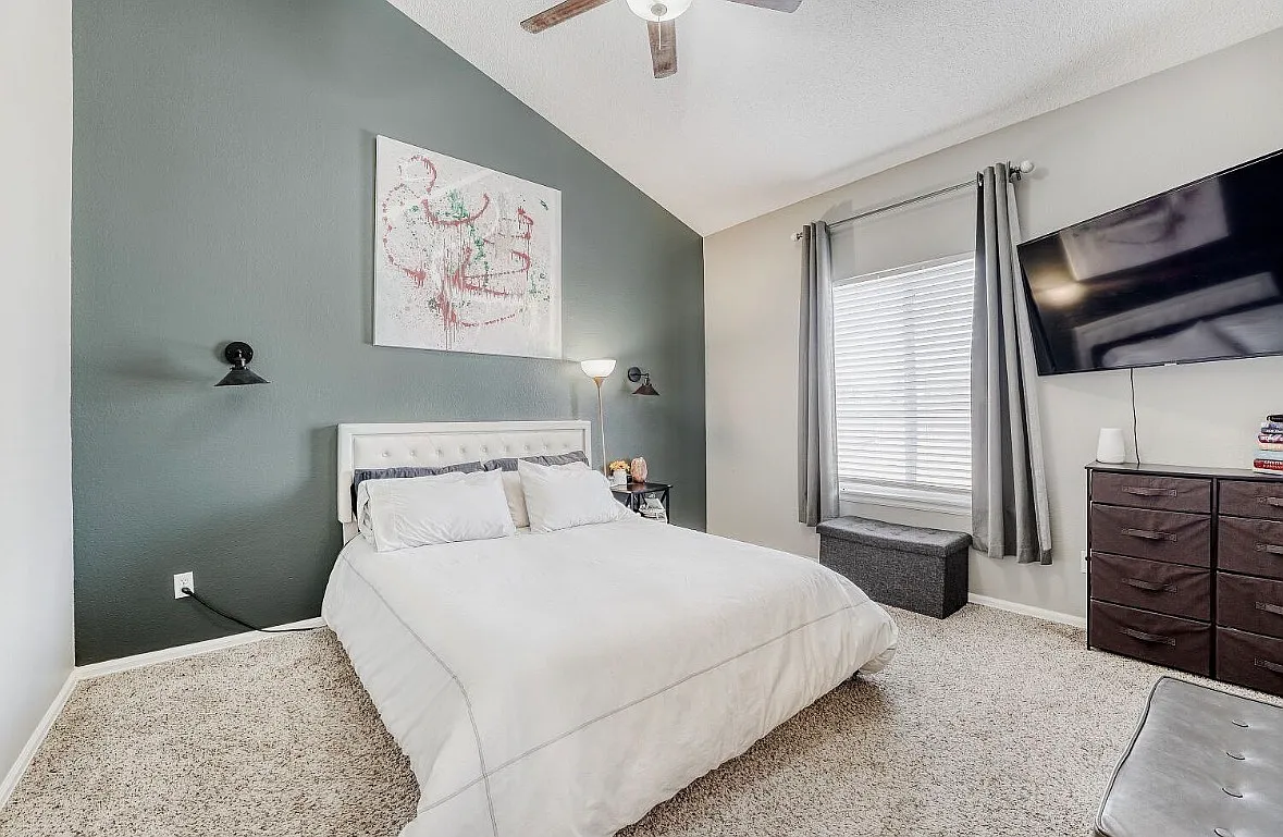 3 bed, 1341 sqft, $3,000 — Photo 1