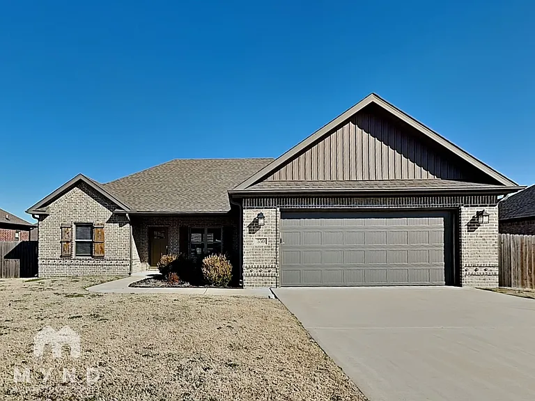 550 Captain Hopkins St — Photo 1