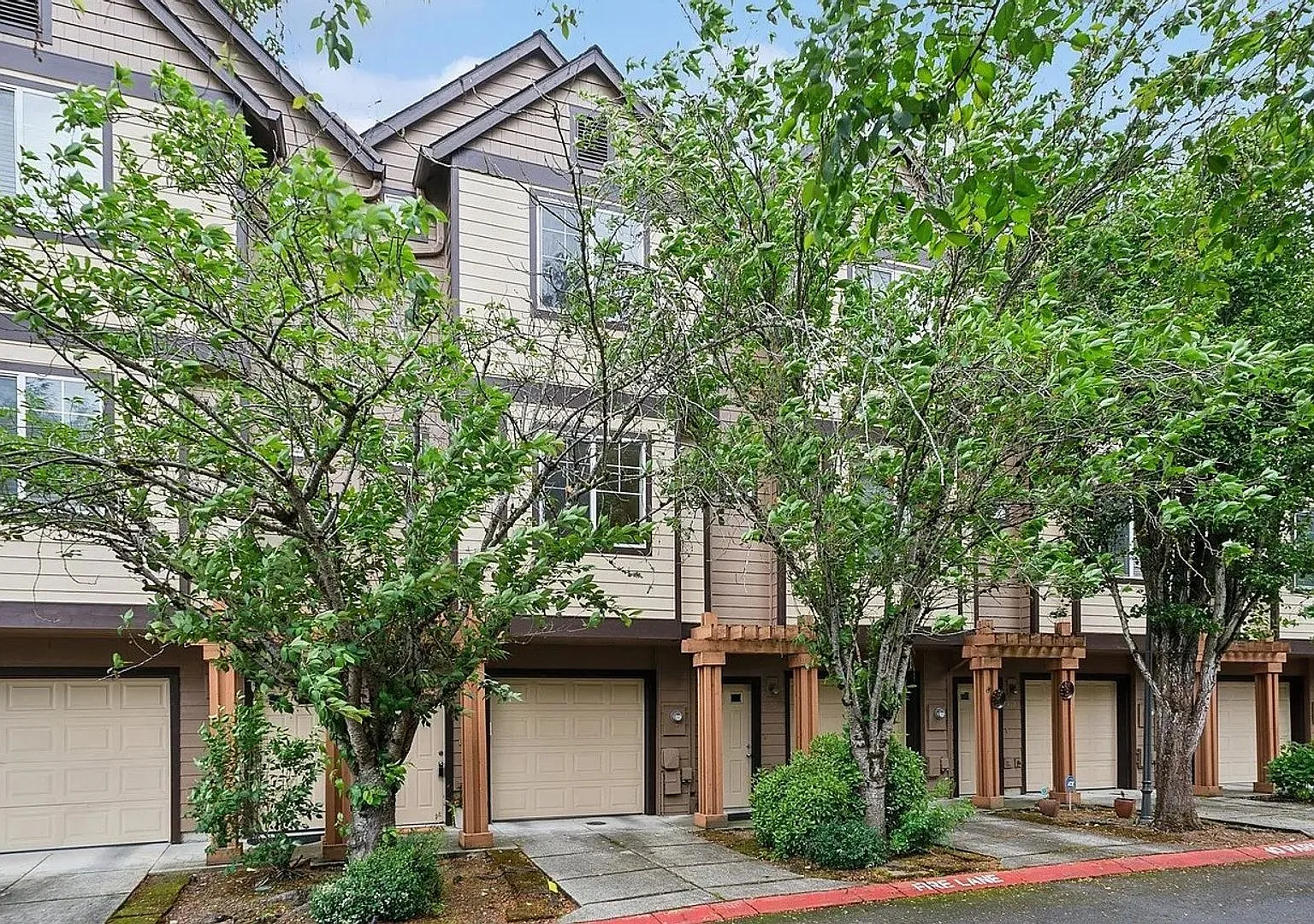 775 SW Dillan Drive ~ Gorgeous Tri-Level Townhome — Photo 2
