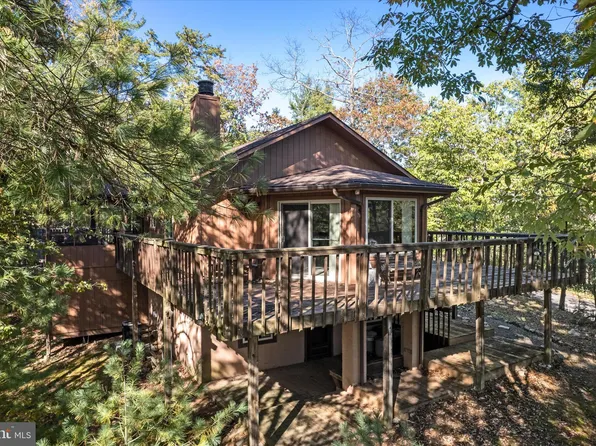 43 Pickett St, Basye, VA 22810
