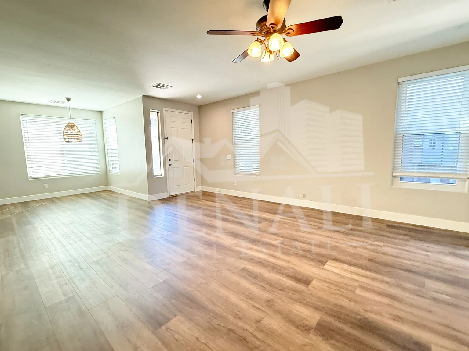 3 bed, 2.0 bath, 1422 sqft, $2,295 — Photo 4