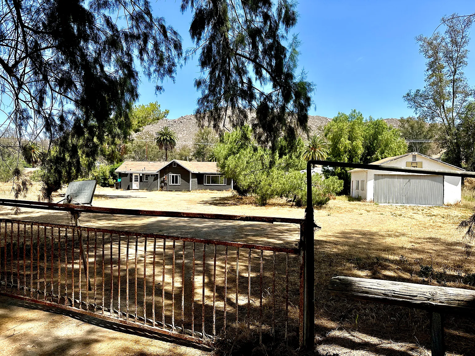 3 bed, 1244 sqft, $2,200 — Photo 2