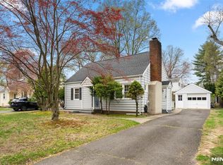230 Knickerbocker Rd, Closter, NJ 07624