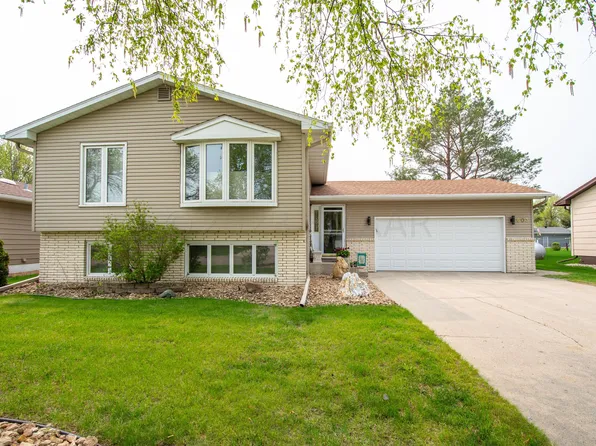603 18th Ave N, Wahpeton, ND 58075
