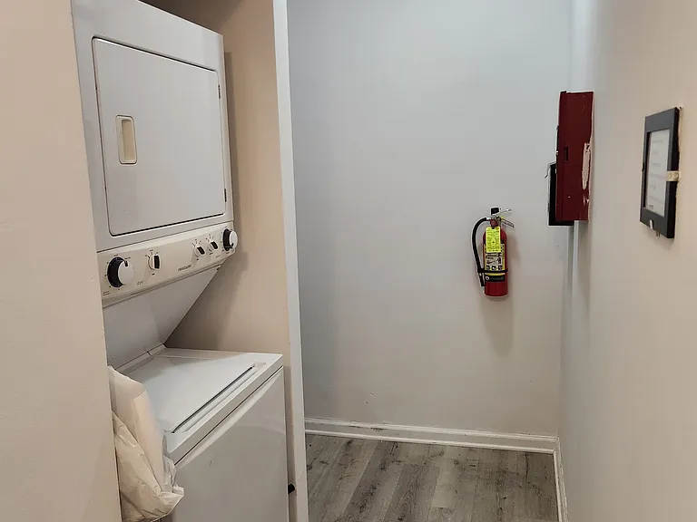 1840 Wharton St #3F — Photo 9