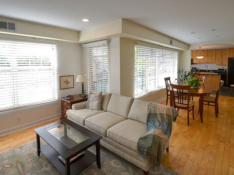 5695 Forbes Ave — Photo 3