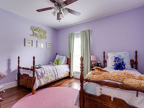 5th image of 121 Glen Ives Way