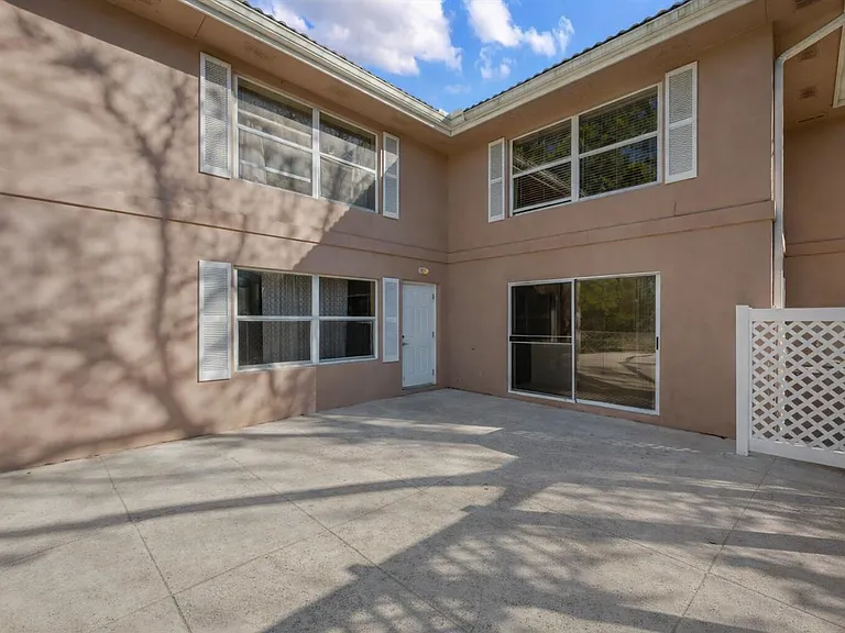 1945 Stratford Way — Photo 5