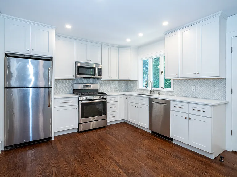 162 Rockingstone Ave — Photo 11