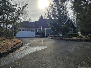 124 Witch Ln, Norwalk, CT 06853