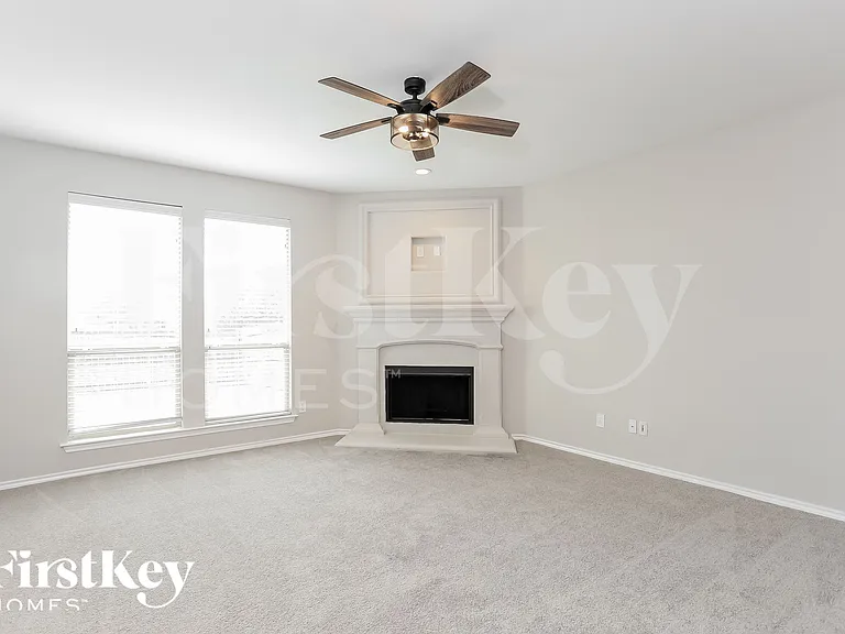 600 W Bend Blvd — Photo 3