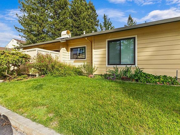 2nd image of 2202 Woodlake Drive