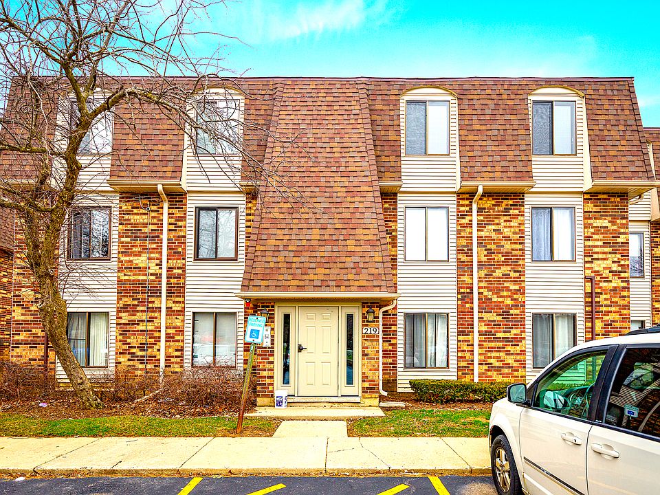 1st image of 219 W Court Of Shorewood APT 3A
