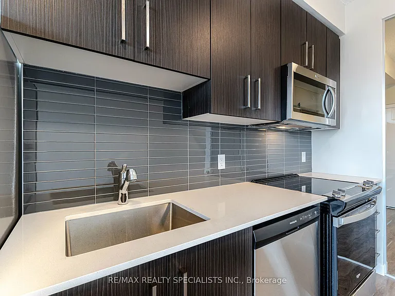 15 Queen St S #2206 — Photo 10