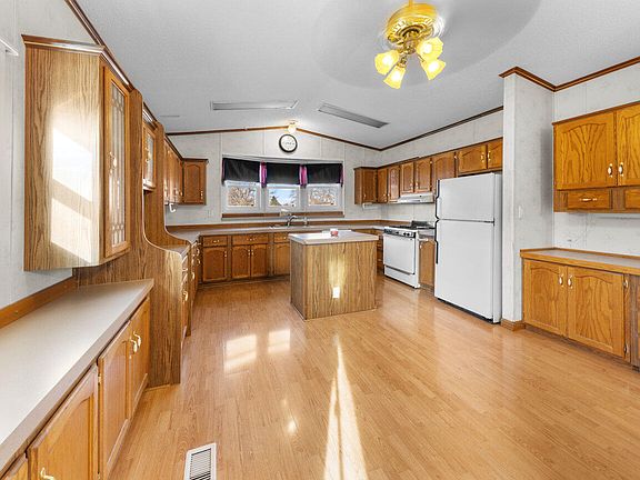 3rd image of 1004 N Grand Ave