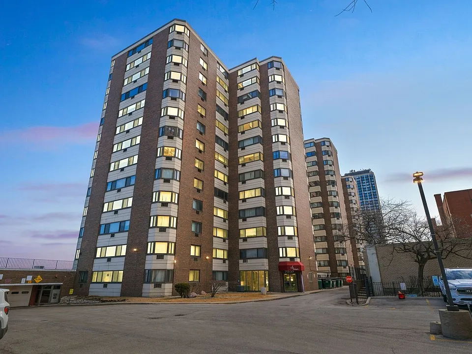 7337 S South Shore Dr #422