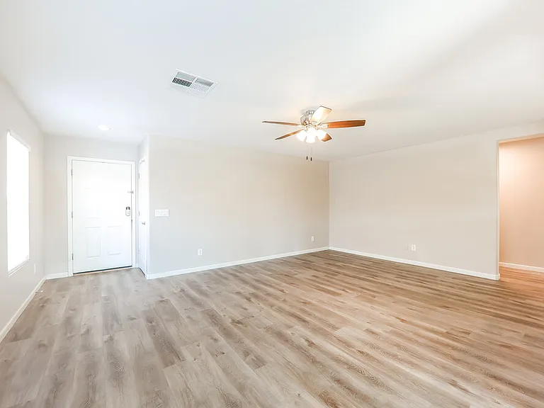 10043 N 115th Dr — Photo 6