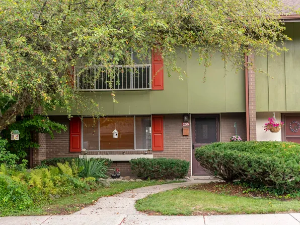 205 Topsfield Rd, South Bend, IN 46614